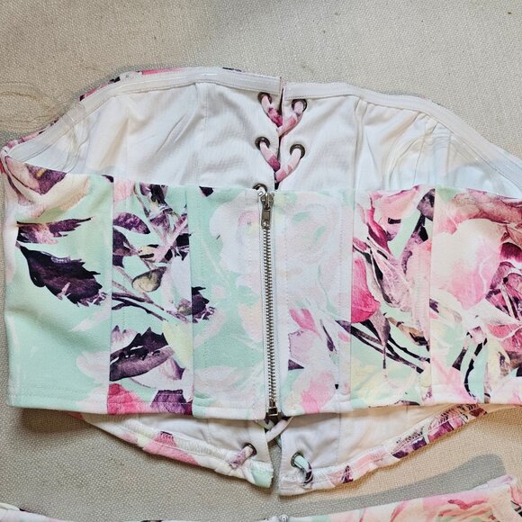 Outcast Exclusives Mini Skirt & Corset Top Size : M & L - Picture 7 of 9